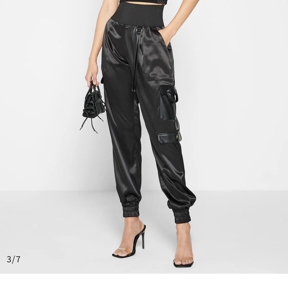 Brand new. Worn once